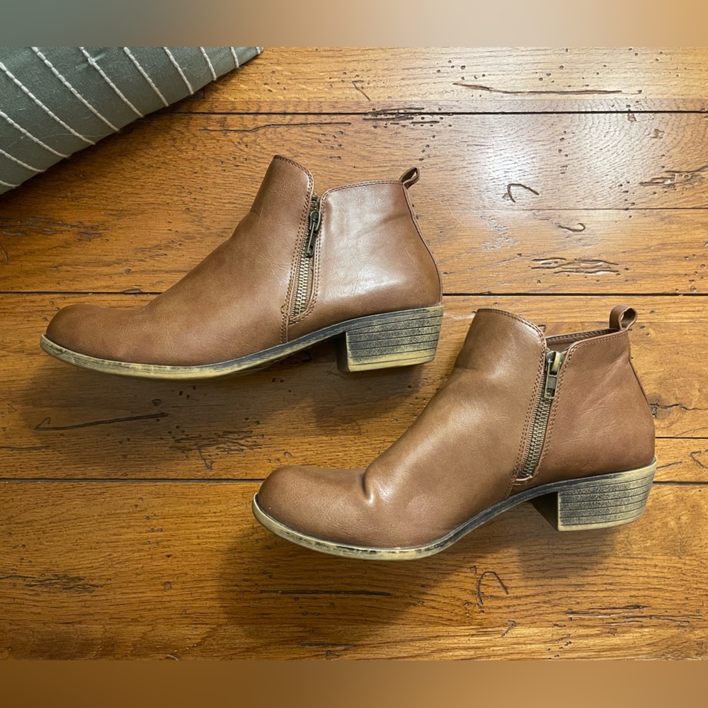 Jessica Cline Women’s size 9 Classic Ankle Booties